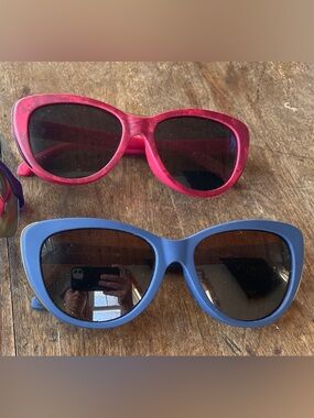 Goodr Set of Two Retro Cat-Eye Sunglasses in Red and Blue
